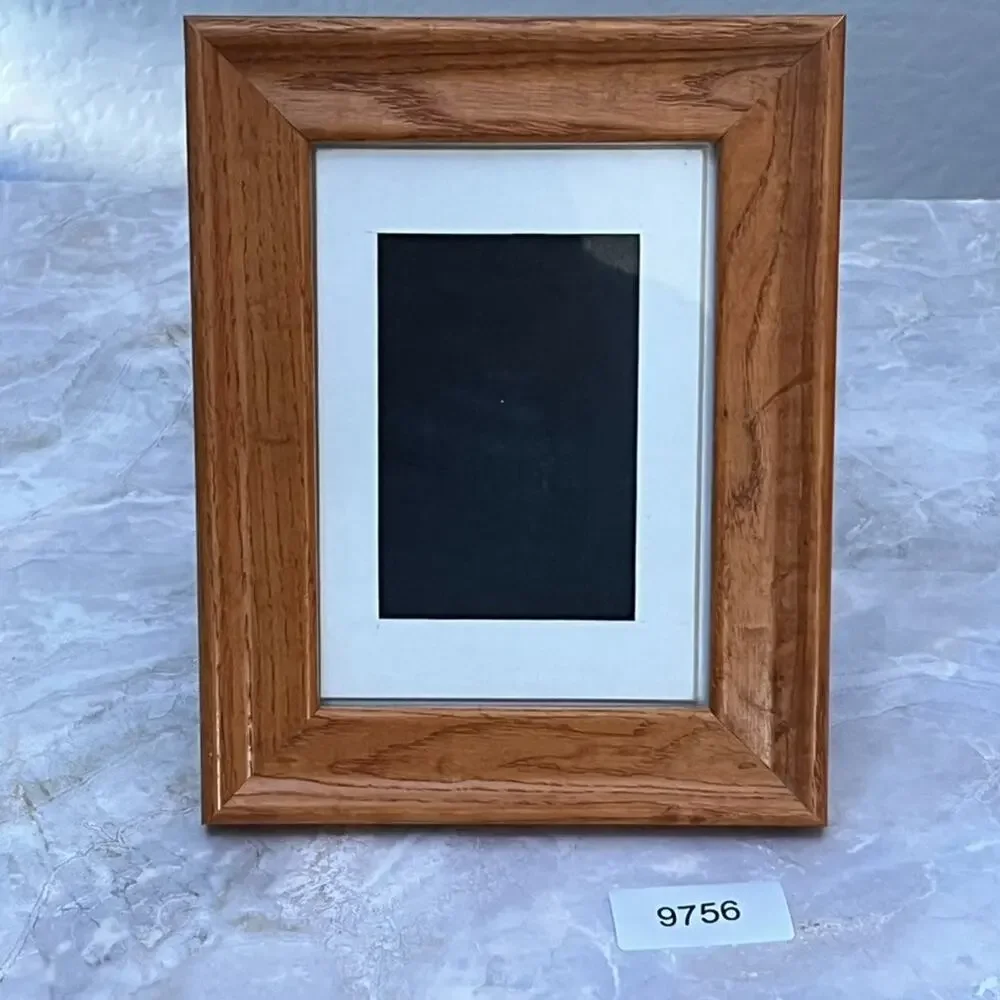 Wooden Picture Frame With White Border for 5 x 7